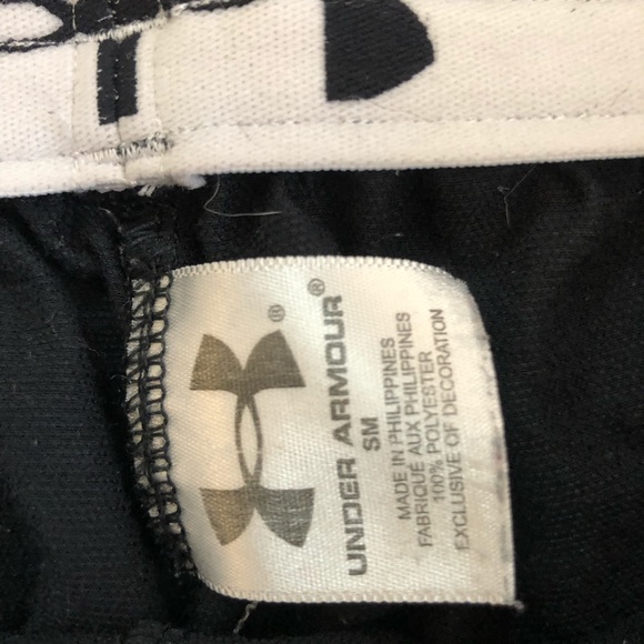 UNDER ARMOUR black shorts size small - Picture 6 of 8